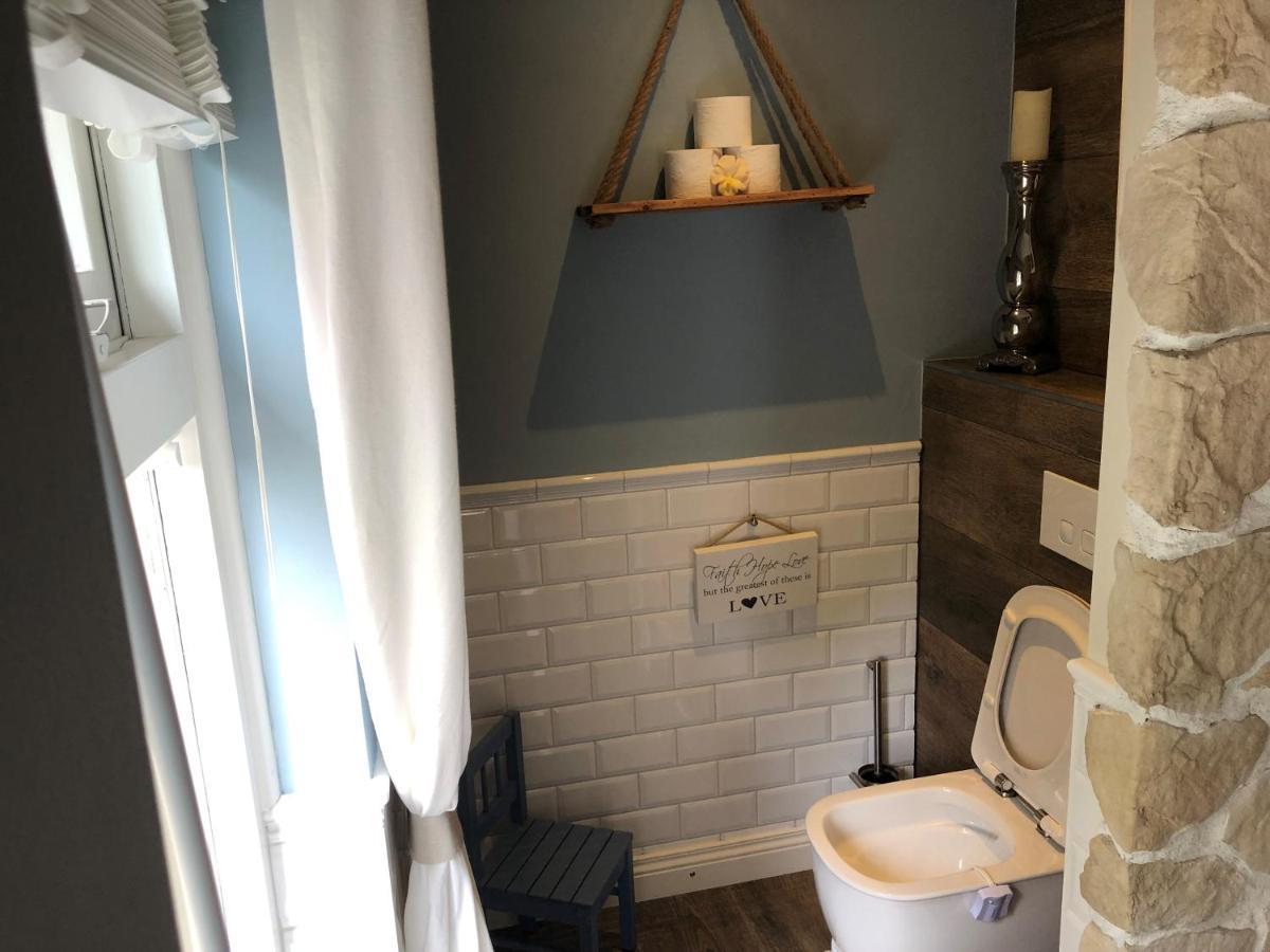 Bnb Onder De Blauwe Hemel Acomodação com café da manhã Vlijmen Exterior foto